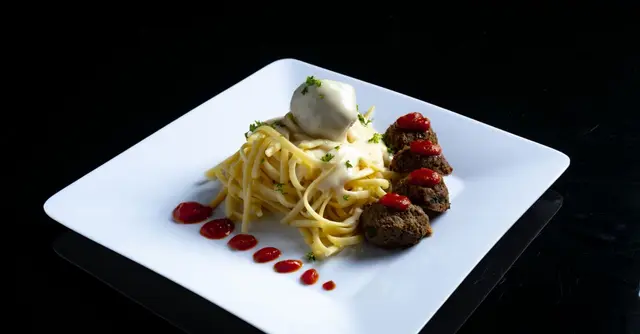 Turkey Meatball Pasta with Tomato Sauce