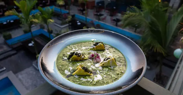 Crispy paneer, spinach & coconut curry
