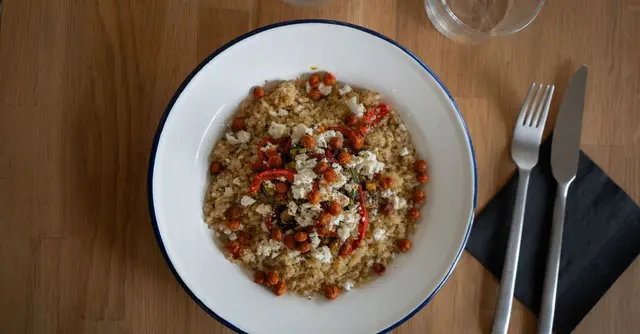 Mediterranean Quinoa Bowl with Chickpeas and Feta
