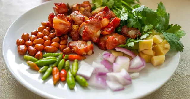 Thai-Inspired Peanut & Vegetable Stir-Fry with Crispy Tofu