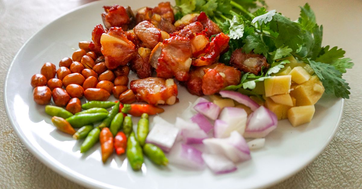 Thai-Inspired Peanut & Vegetable Stir-Fry with Crispy Tofu