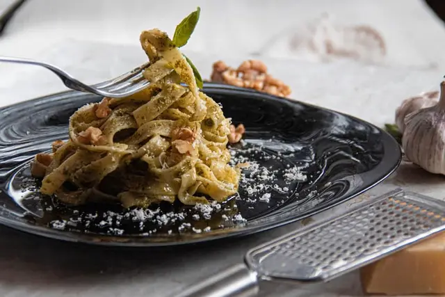 Walnut, Parsley and Lemon Pesto Linguine