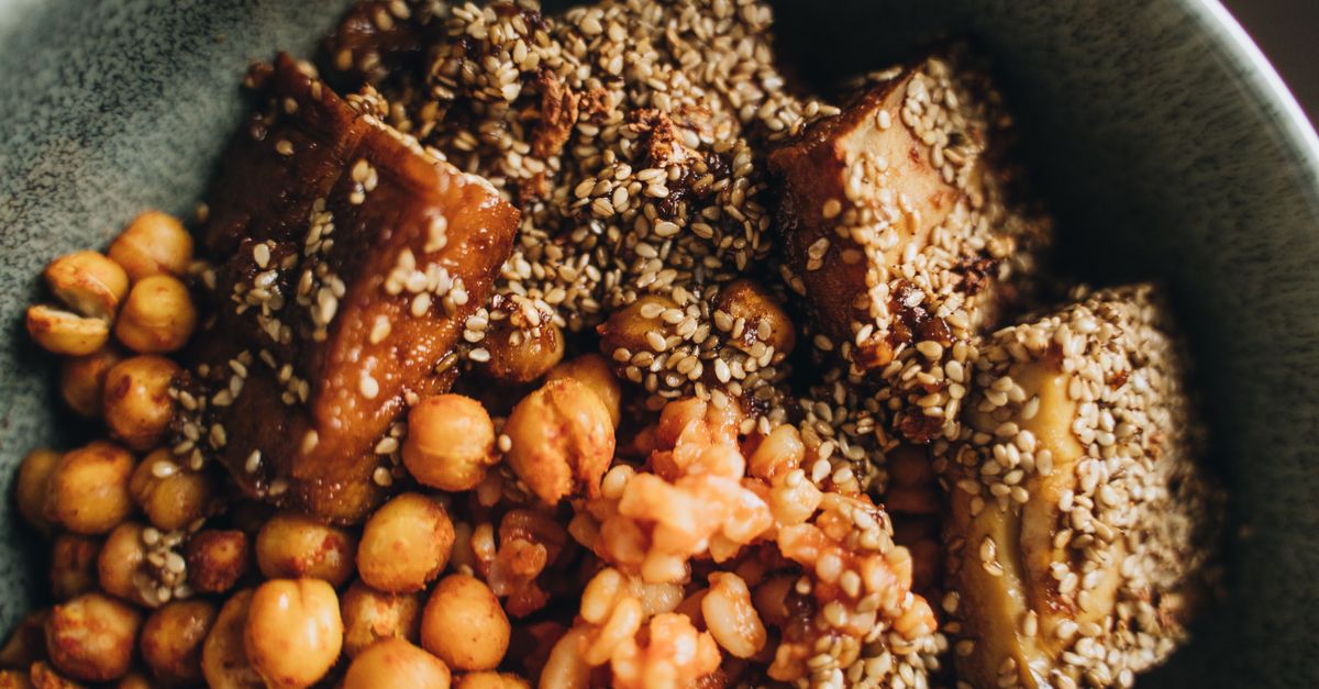 Mediterranean Chickpea & Halloumi Grain Bowl with Lemon-Oregano Dressing