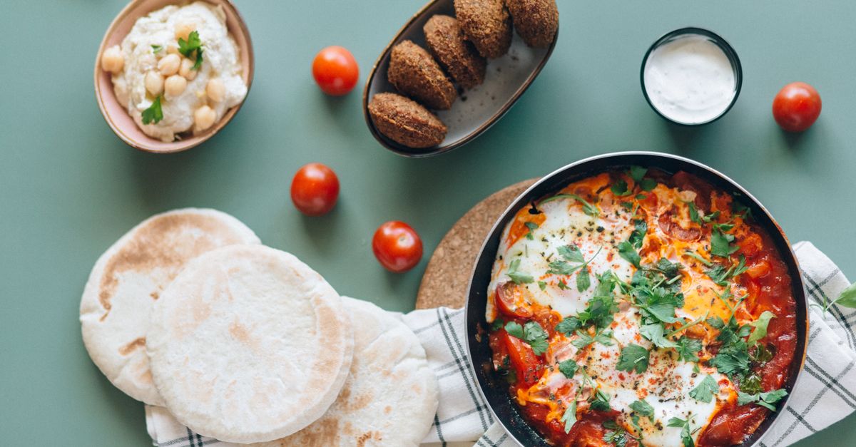 Smoky Chickpea & Spinach Shakshuka (No-Egg)