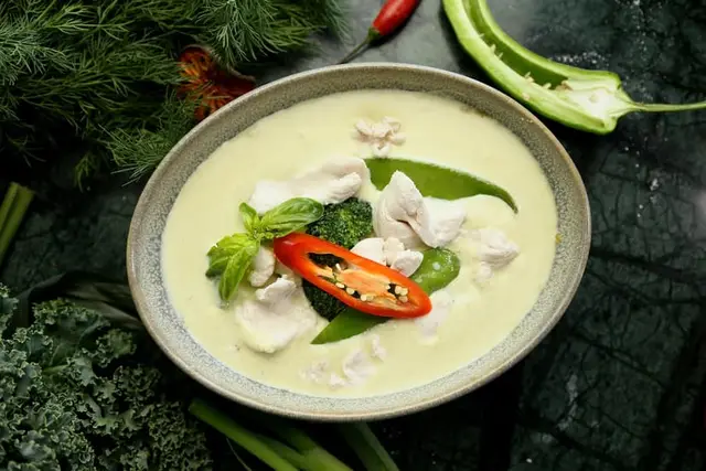 Thai Green Curry with Courgette, Chickpeas & Jasmine Rice