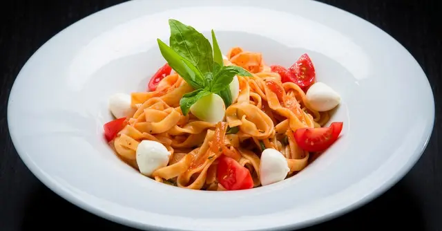Italian Caprese Pasta with Fresh Basil
