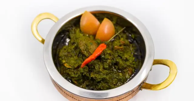 Creamy Spinach and Paneer Curry (Palak Paneer)