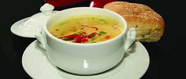 Thai Green Curry Soup with Courgette & Tofu