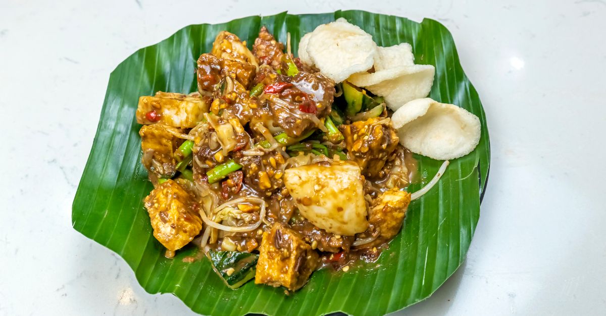 Vegetarian Char Kway Teow with Chilli-Shallot Sambal