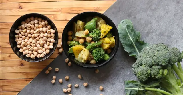 Mediterranean Chickpea & Roasted Vegetable Salad with Lemon-Tahini Dressing