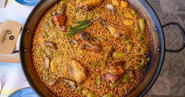 Spanish Chicken Paella with Saffron and Green Beans