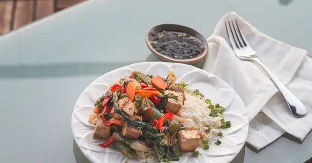 Ginger-Garlic Tofu and Vegetable Stir-Fry with Rice