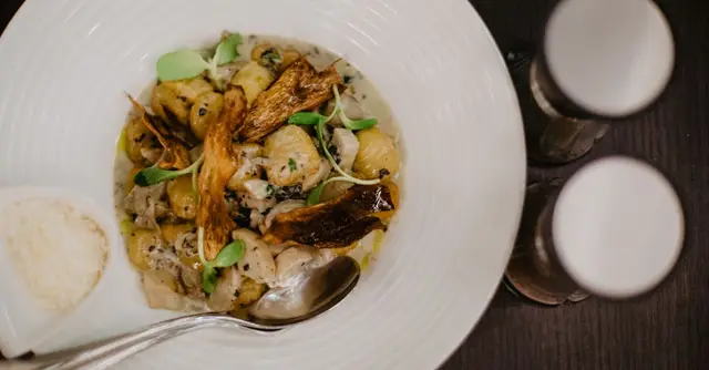 Crispy Gnocchi with Garlic Mushrooms, Spinach & Parmesan Cream