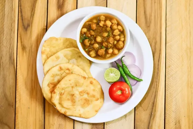 Creamy North Indian Chickpea & Spinach One-Pot (Palak Chole)